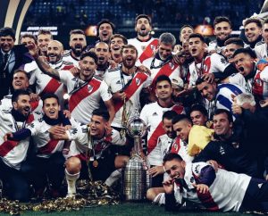 River Plate with the Copa Libertadores trophy